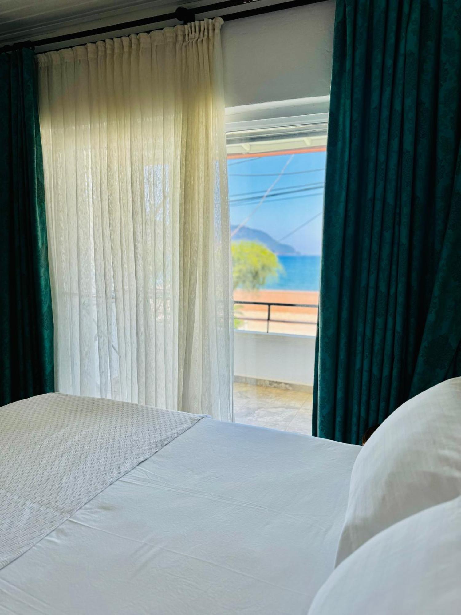 Ceneviz Hotel Adrasan Esterno foto